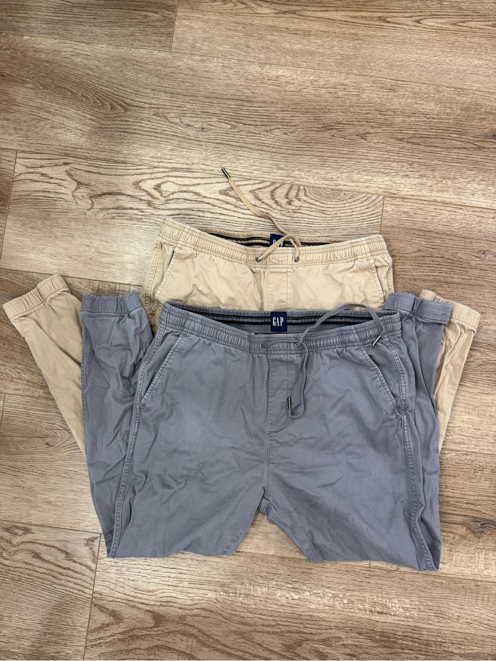 GAP Men's Jogger Pants in Gray & Beige